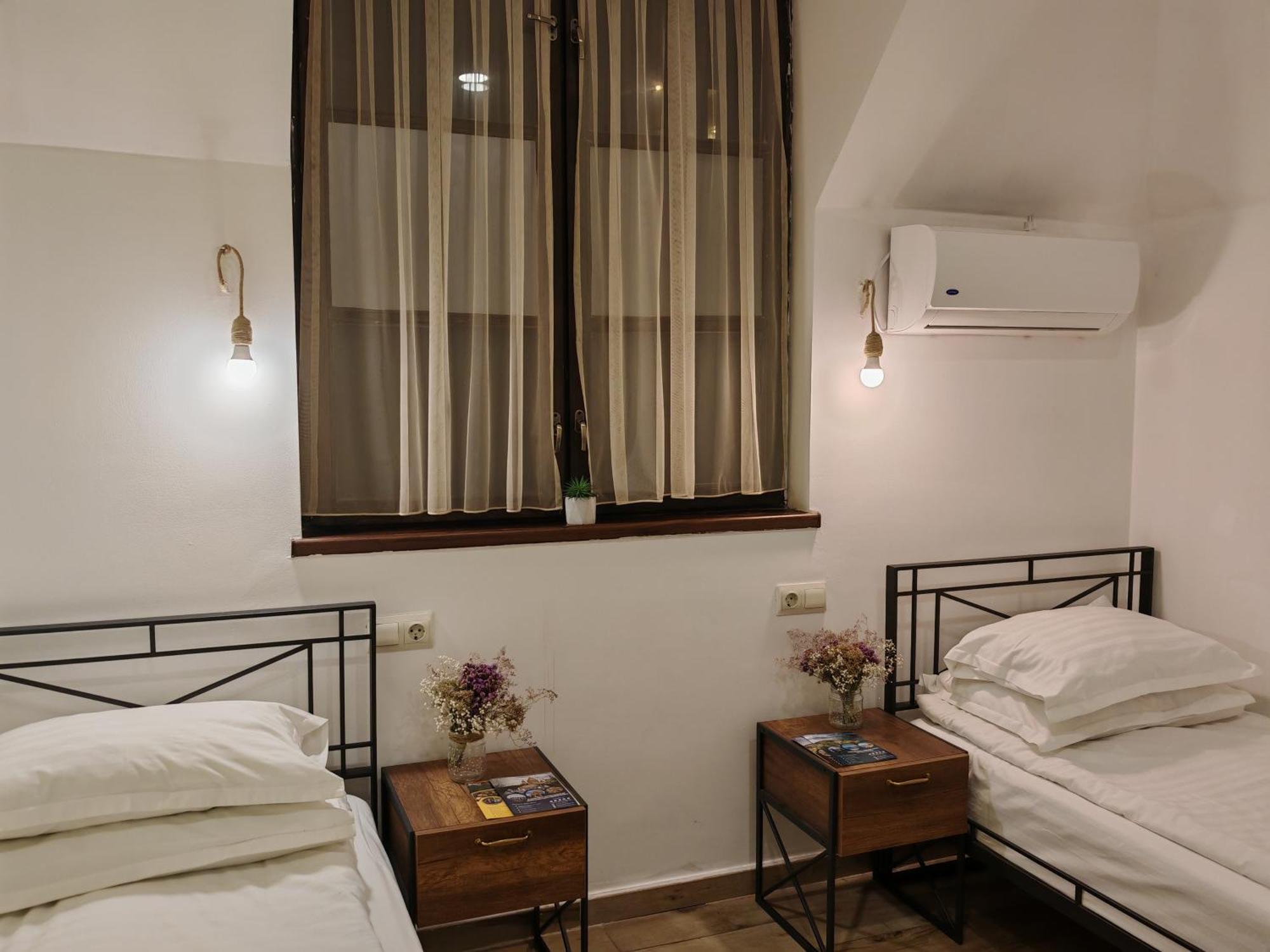 Blur Inn Gallery Ереван Екстериор снимка